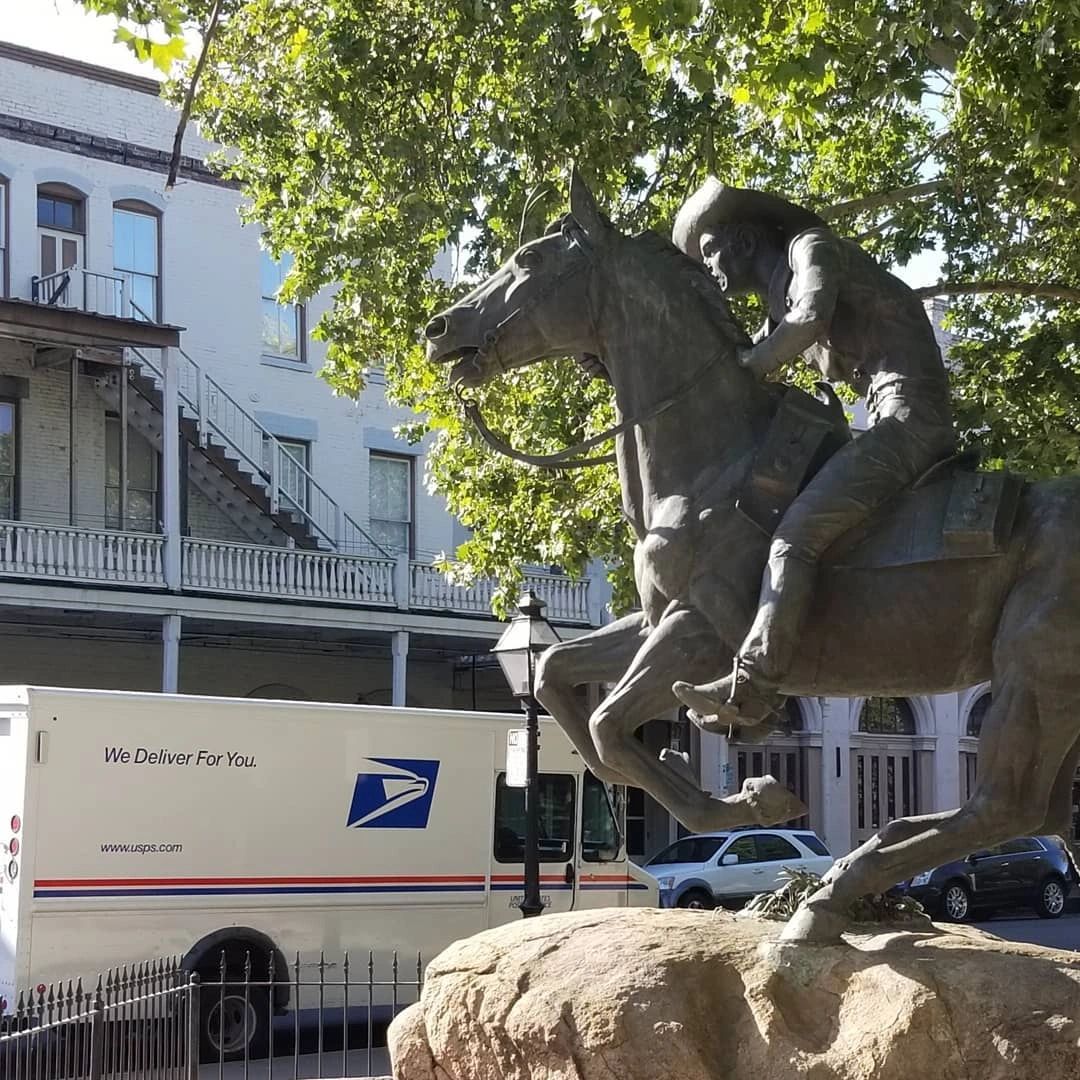 「Pony Express」 古き良きアメリカの大陸横断の速達郵便の彫刻 Pony Express」 古き良きアメリカの大陸横断の速達郵便の彫刻